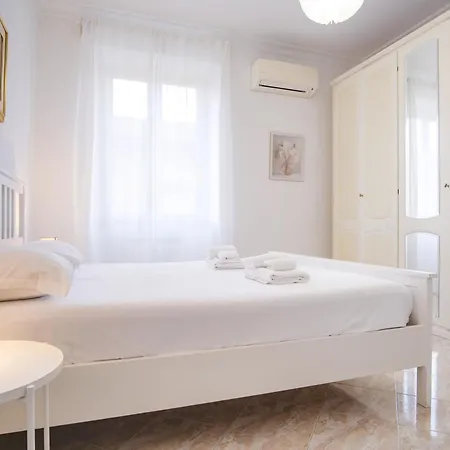 Apartman Elegantis Labicana - Few Steps From The Colosseum Róma