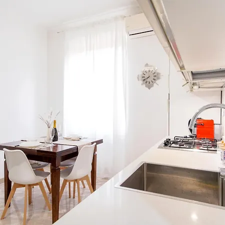 Apartman Elegantis Labicana - Few Steps From The Colosseum Róma